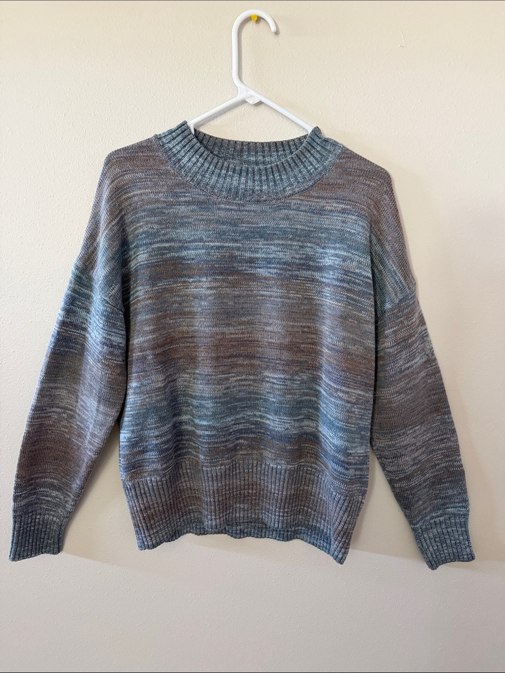Woman’s Evereve Marled Crewneck Sweater in Blue and Brown
